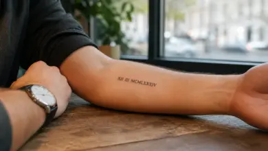 Römische Zahlen Tattoo: Bedeutung, Daten und Ideen 9 Kleines verheiltes Tattoo mit römischen Zahlen auf dem Unterarm