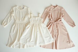 8 Clean Girl Klamotten für einen frischen Look