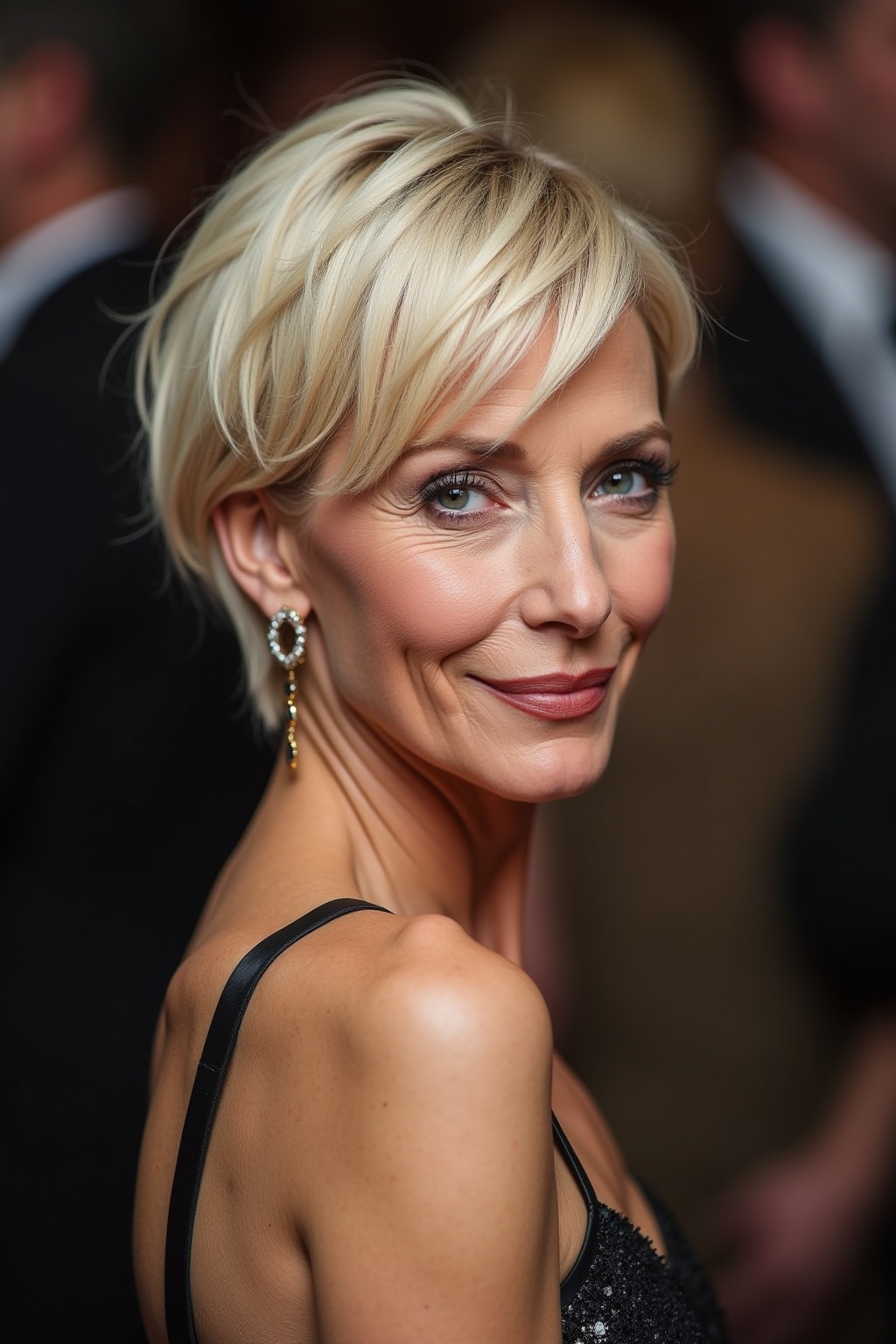 8 Kurzhaarfrisuren ab 60, die jünger machen für 2026 19 8 Kurzhaarfrisuren ab 60, die jünger machen für 2026