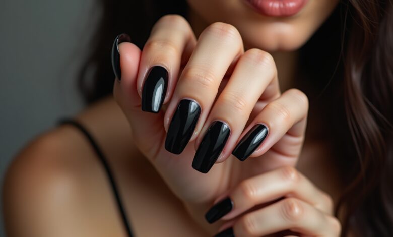 Die 8 schönsten Nageldesign schwarz Trends für 2026 4 Die 8 schönsten Nageldesign schwarz Trends für 2026