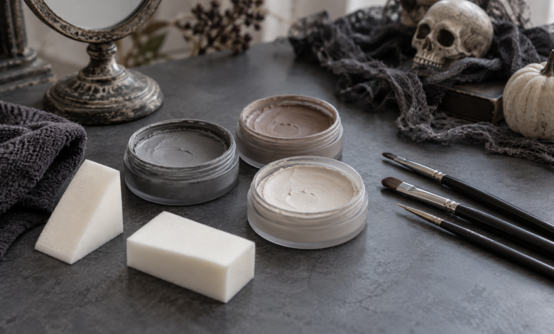 Zombie schminken: einfacher Halloween-Look ohne Spezialeffekte 5 Graue, taupefarbene und helle Gesichtsschminke für einen einfachen Zombie-Look
